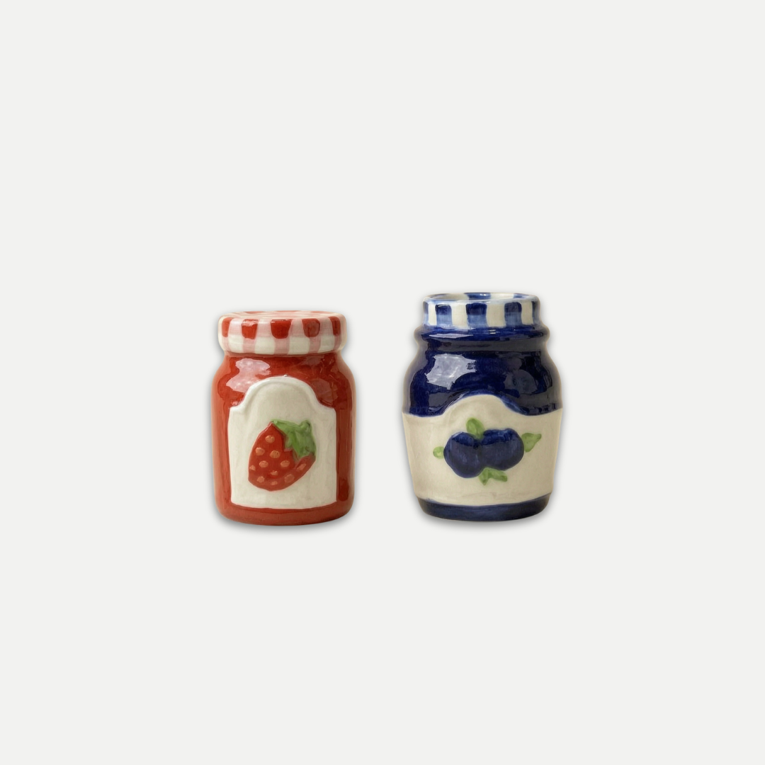 SALT & PEPPER SHAKERS SET