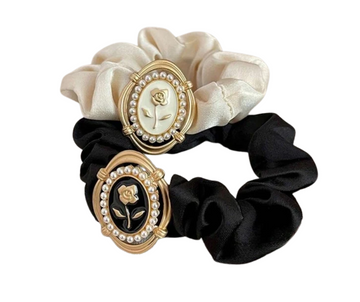 Flower tale scrunchie